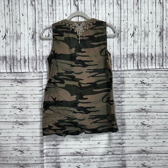 Johnny Was Workshop Terazza Embroidered Camo Print Top - Picture 2 of 7